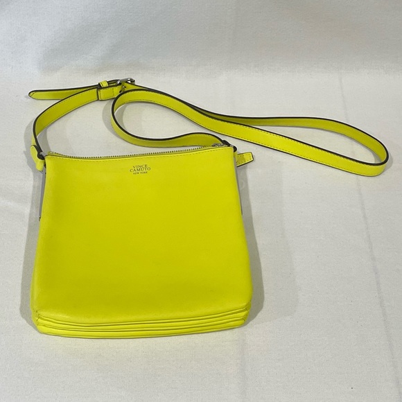 Crossbody - Picture 2 of 5